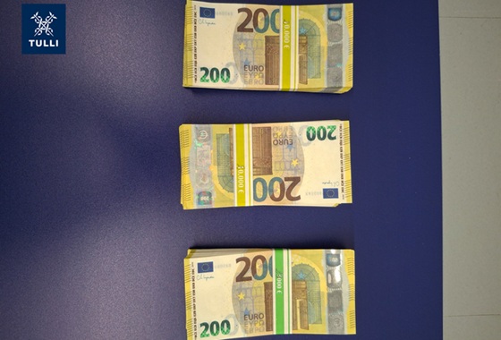 Customs seizes EUR 94,200 counterfeit notes, 1 held